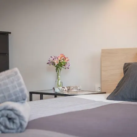 Modern, Bright And Welcoming Oceanfront Апартаменты