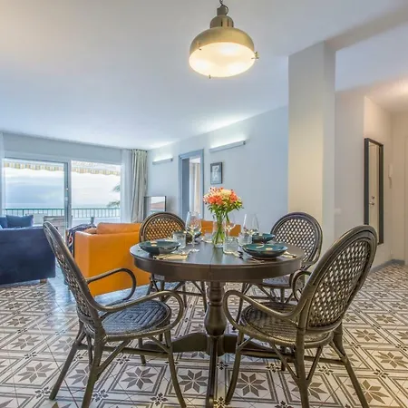 Modern, Bright And Welcoming Oceanfront Apartman