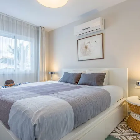 Modern, Bright And Welcoming Oceanfront Апартаменты