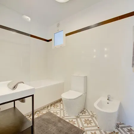 Modern, Bright And Welcoming Oceanfront Апартаменты *