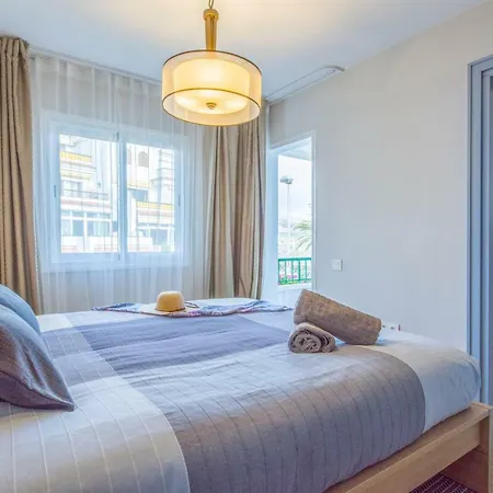 Modern, Bright And Welcoming Oceanfront Апартаменты